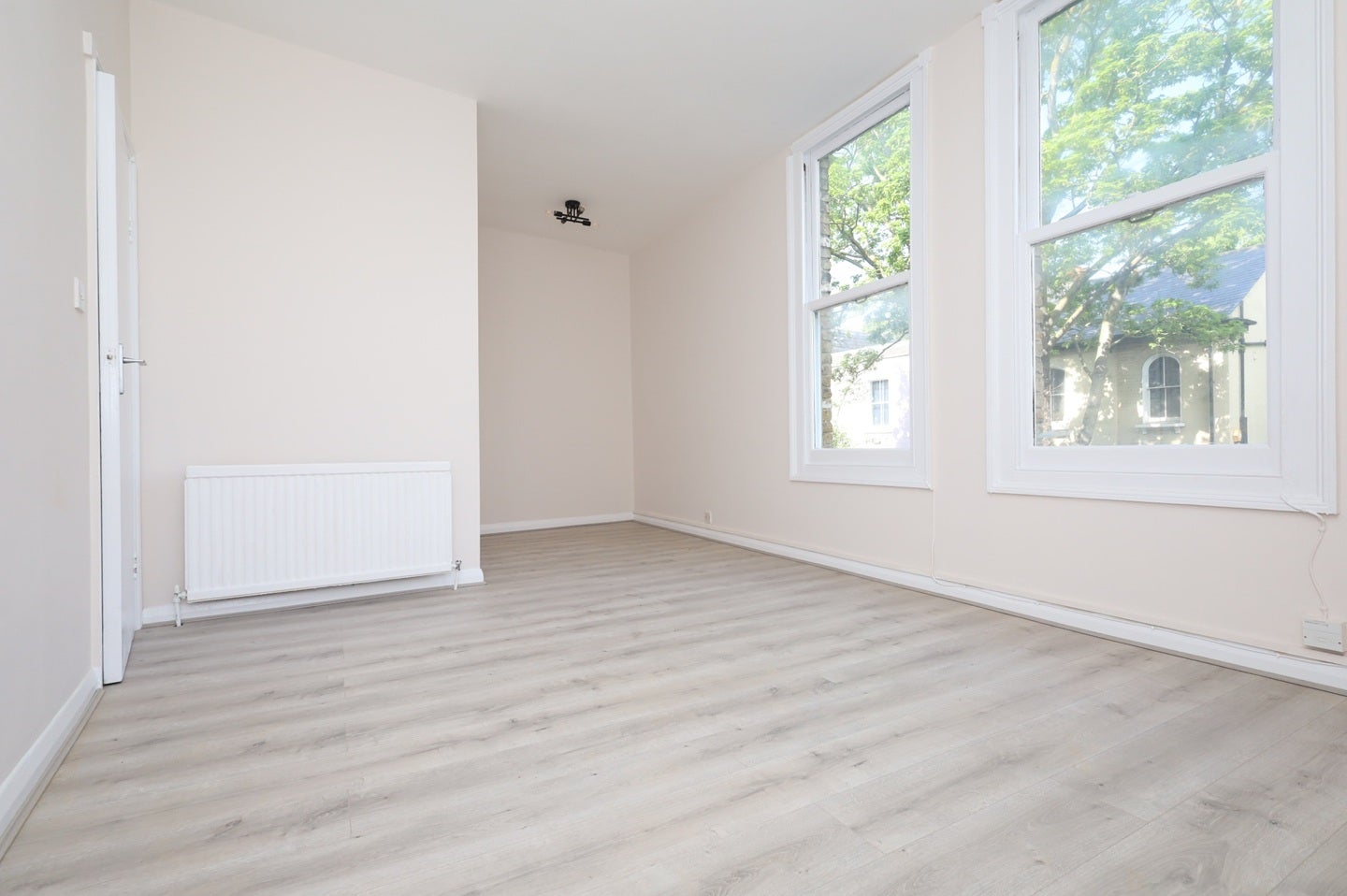 Flat Newington Green Road in Greater London
