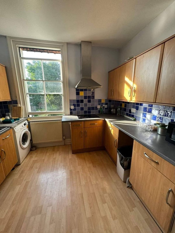 Room Cheam Road in Greater London