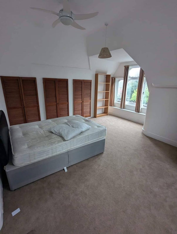 Room Cheam Road in Greater London