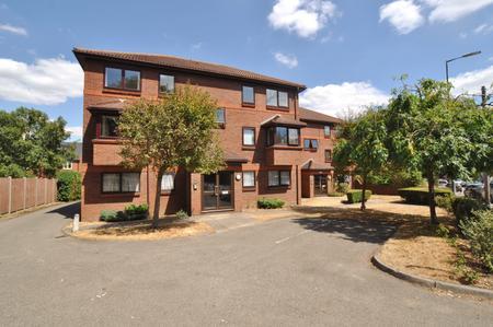 Flat Stevenage Road in North Hertfordshire