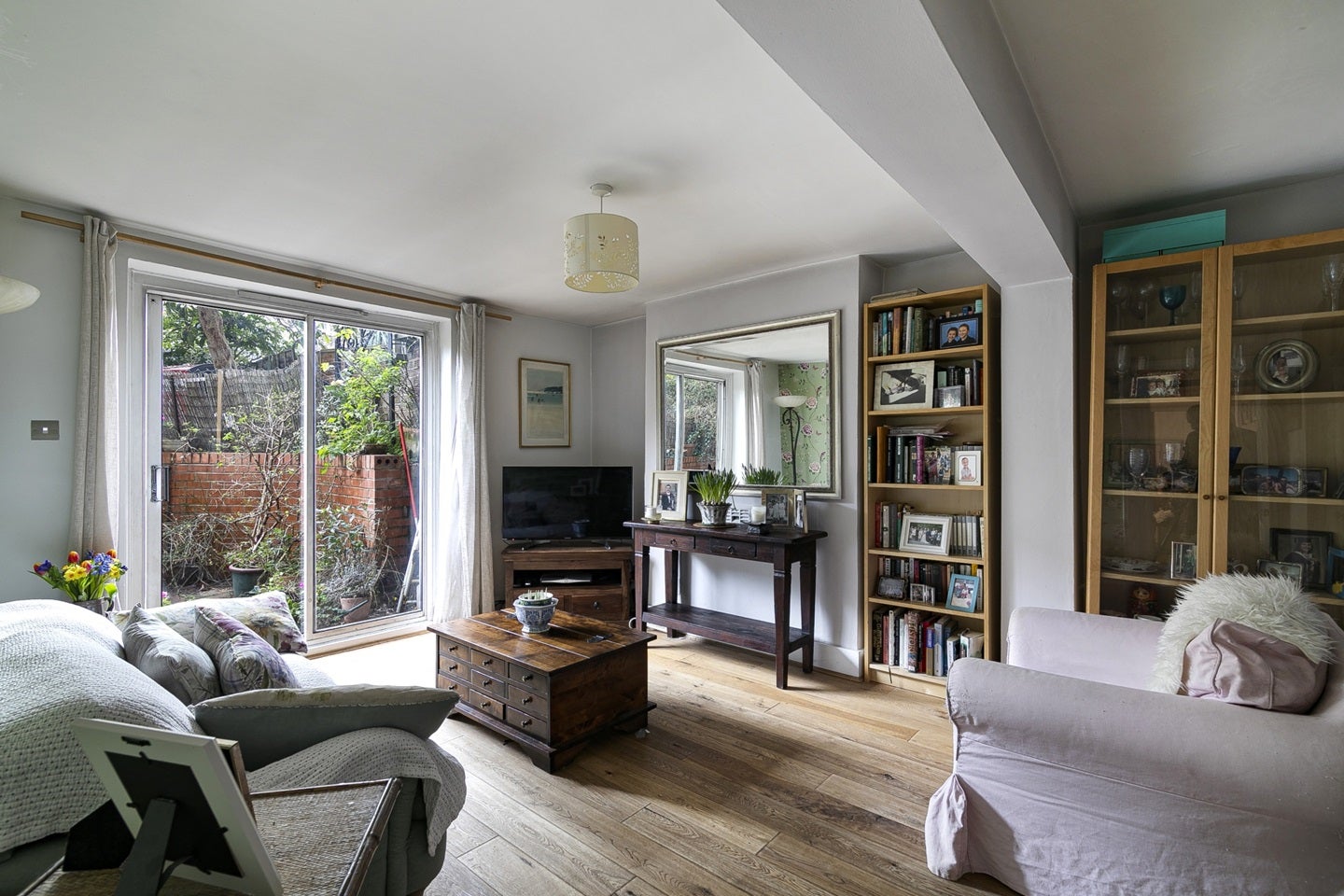 Flat Dennington Park Road in Greater London