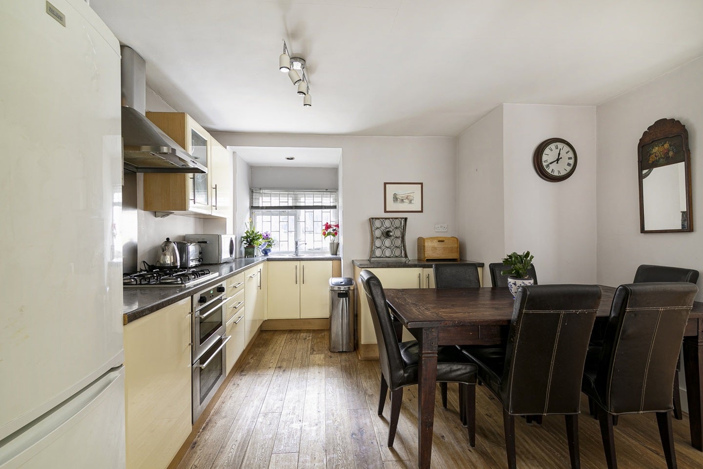 Flat Dennington Park Road in Greater London
