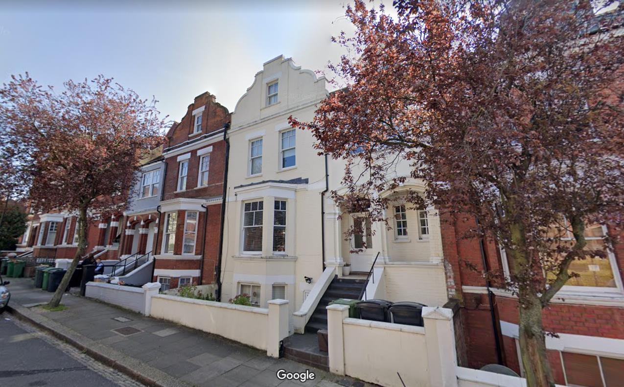 Flat Dennington Park Road in Greater London