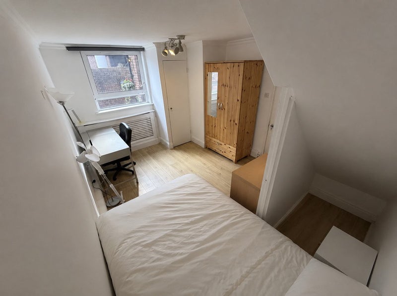 Room Benham Close in Greater London