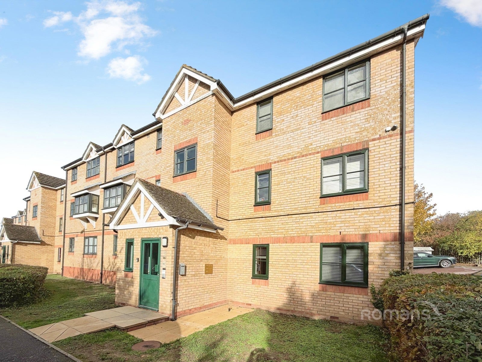 Flat Lovegrove Drive in Slough