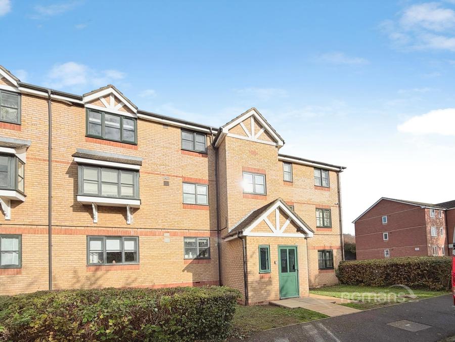 Flat Lovegrove Drive in Slough