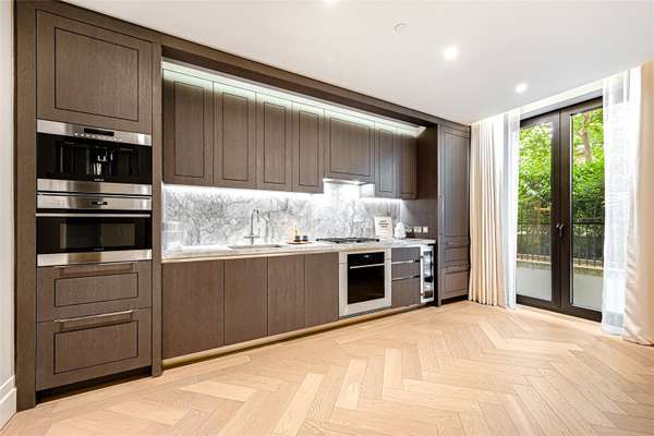Flat Whistler Square in City of Westminster