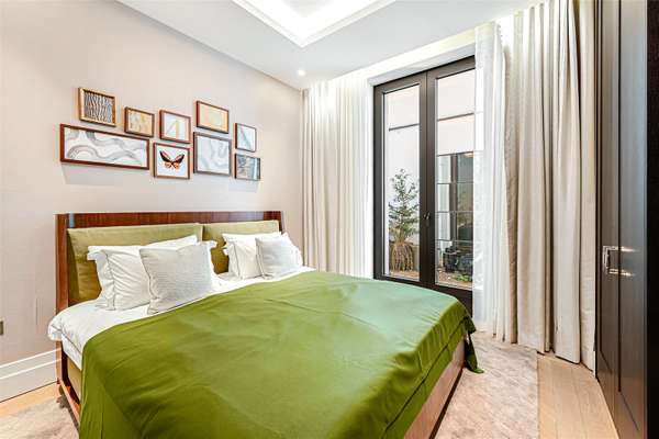 Flat Whistler Square in City of Westminster