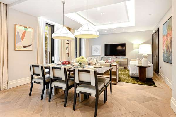 Flat Whistler Square in City of Westminster