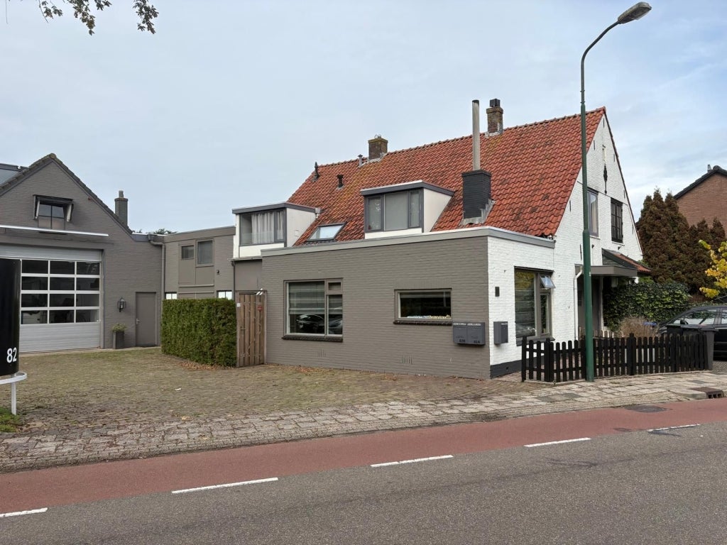 Huis Nieuw-Loosdrechtsedijk in Loosdrecht