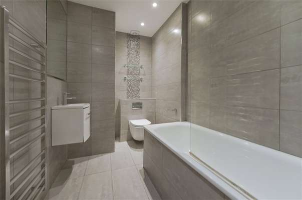 Flat Gloucester Terrace in City of Westminster