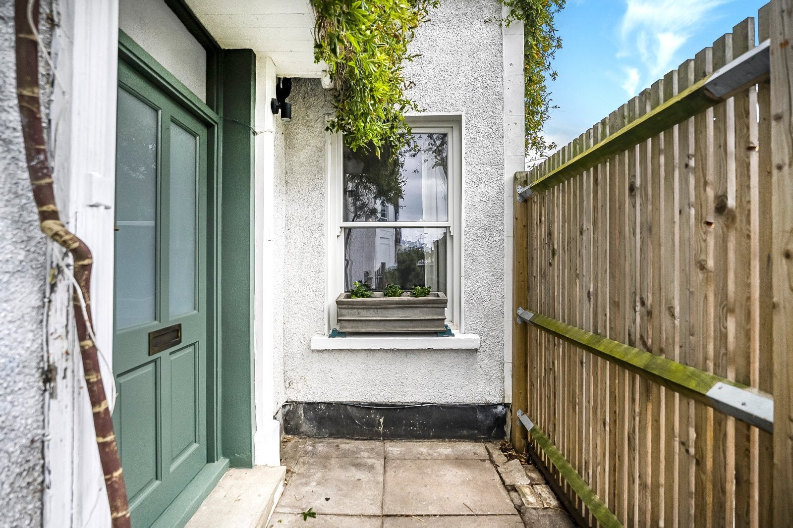 Flat Stuart Road in Greater London