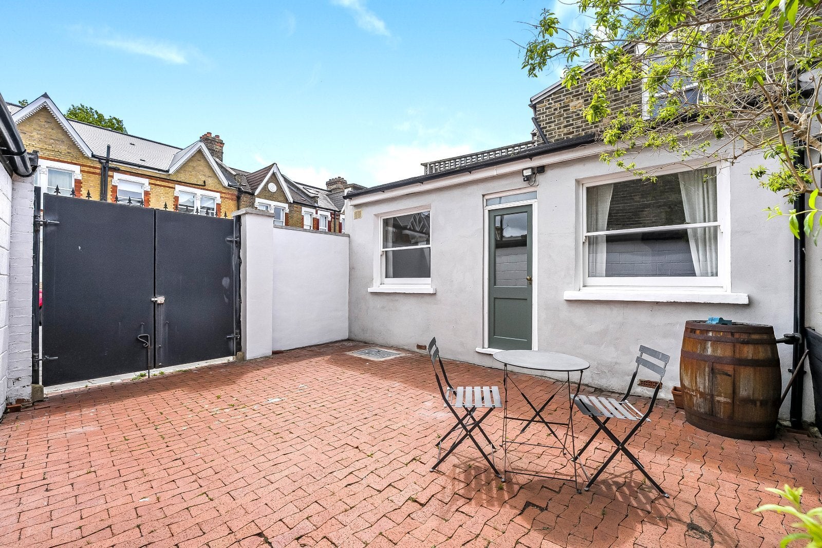Flat Stuart Road in Greater London