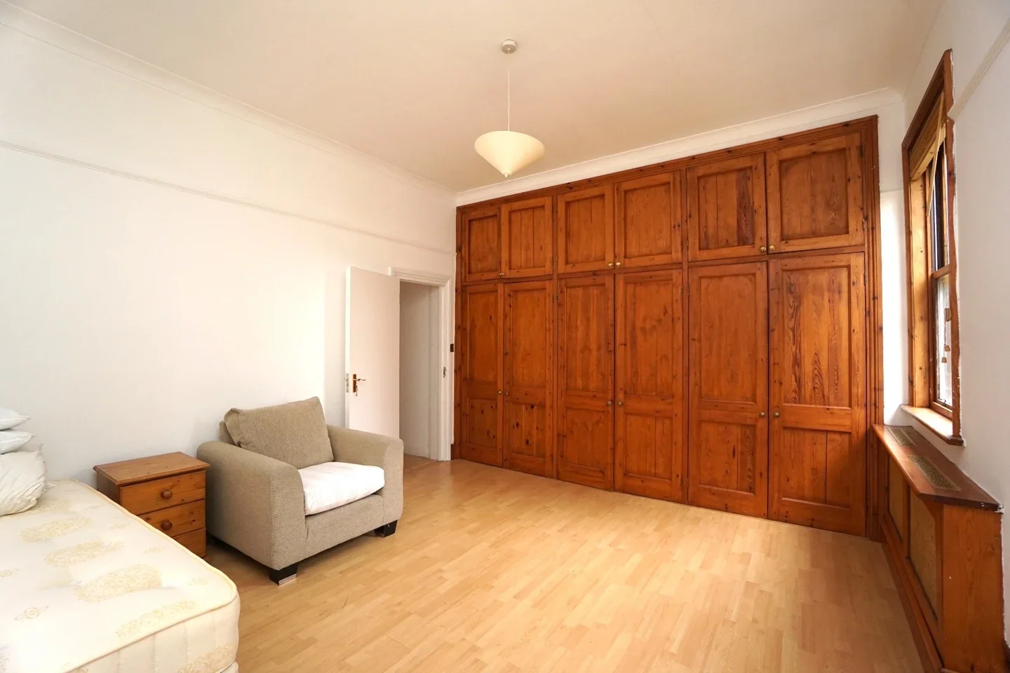 Flat Wray Crescent in Greater London