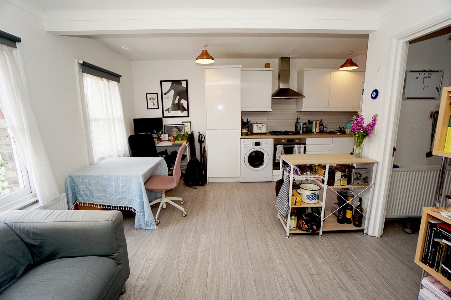 Flat Wray Crescent in Greater London