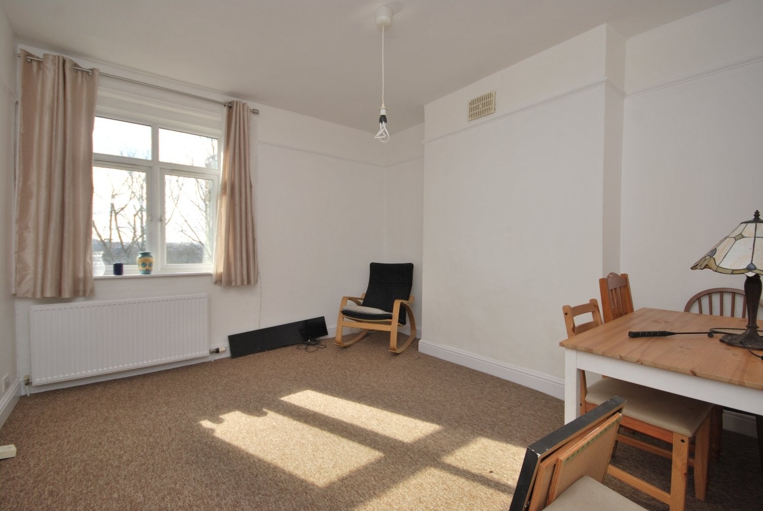 Flat Rye Hill Park in Greater London