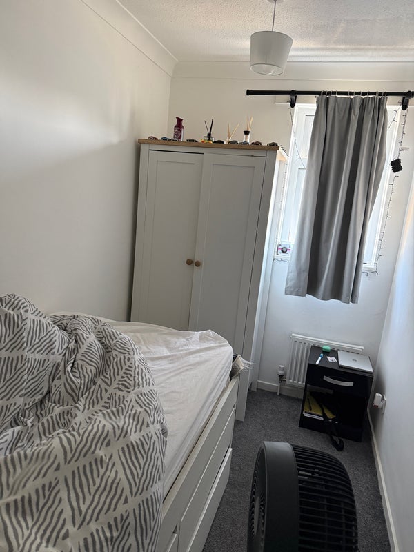 Room Commerce Road in Greater London