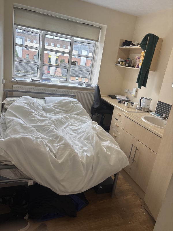 Room Copperas Hill in Liverpool