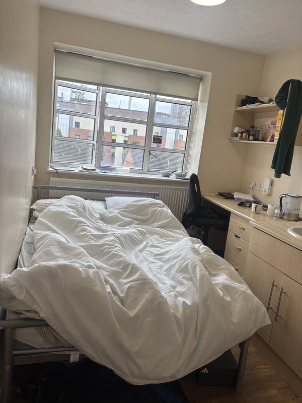 Room Copperas Hill in Liverpool