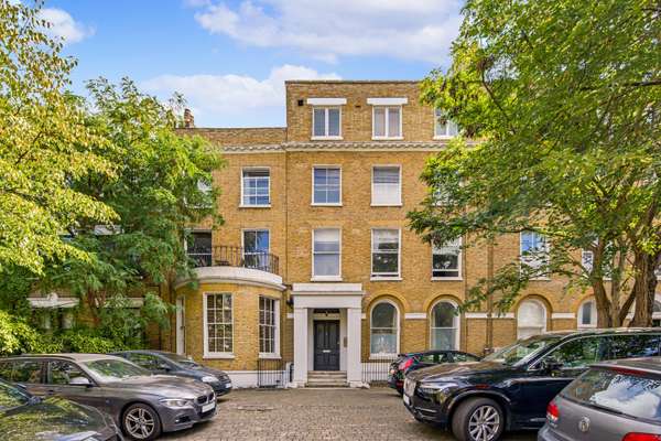 Flat Clapham Road in Greater London
