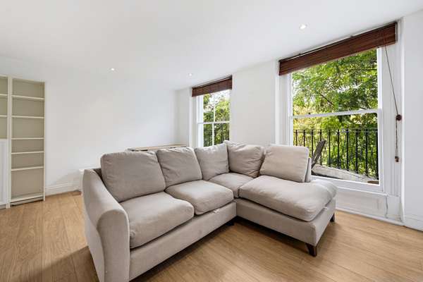 Flat Clapham Road in Greater London