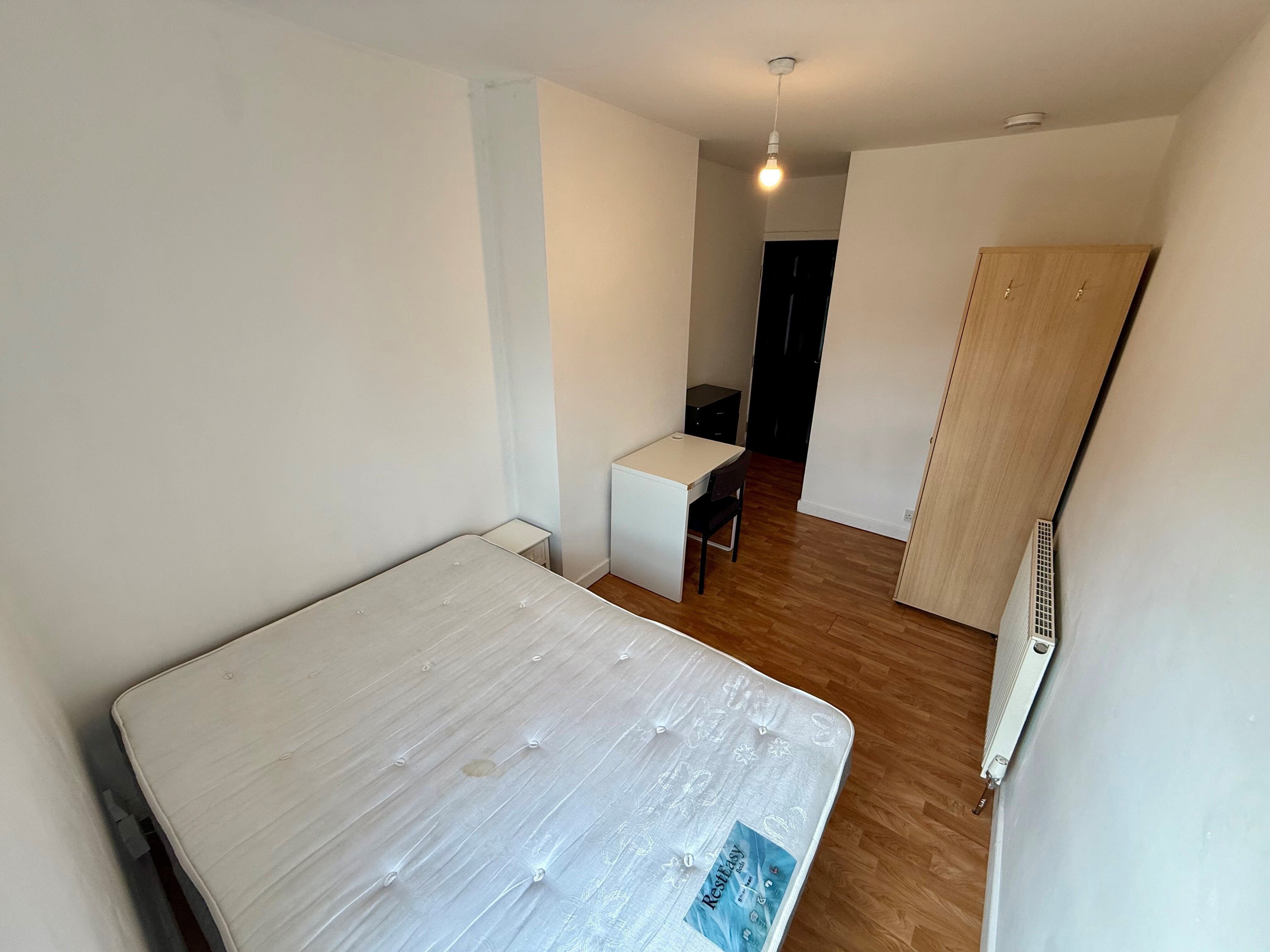 Flat Wilbraham Road in Manchester