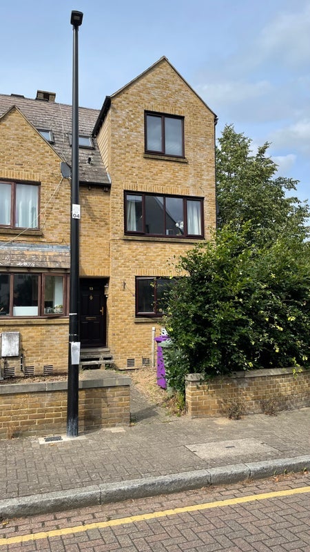 House Wynan Road in Greater London