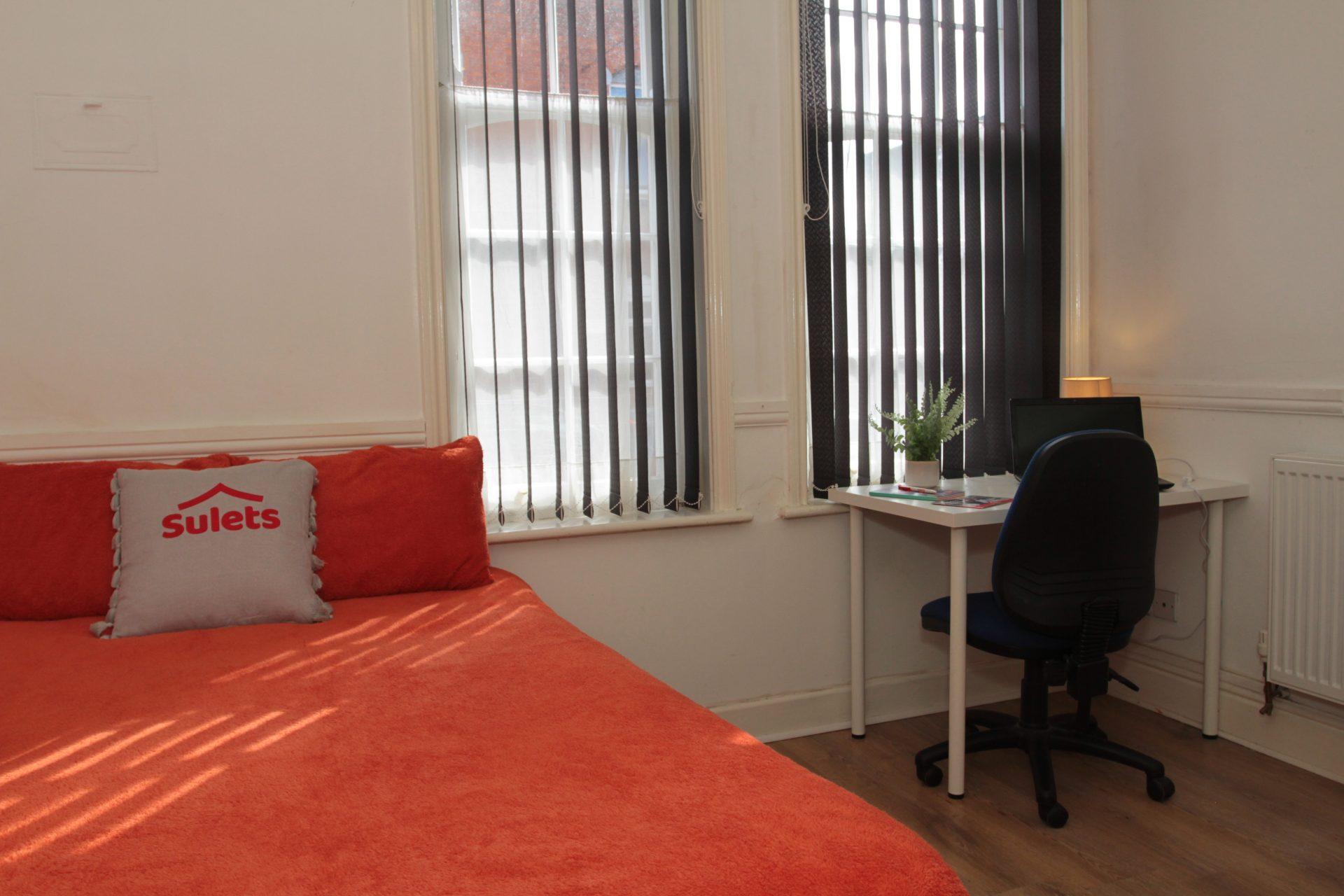 Flat Aylestone Road in Leicester