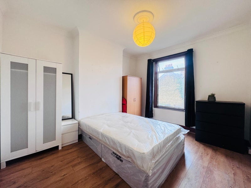 Room Beaconsfield Road in Greater London