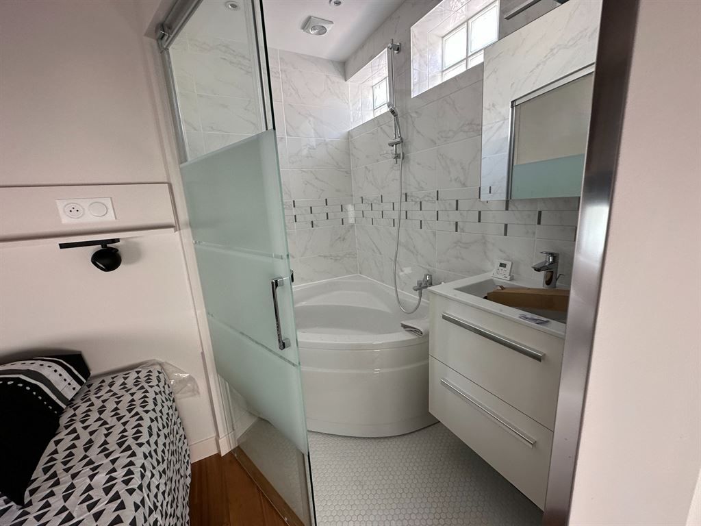 Flat Rue Valadon in Paris