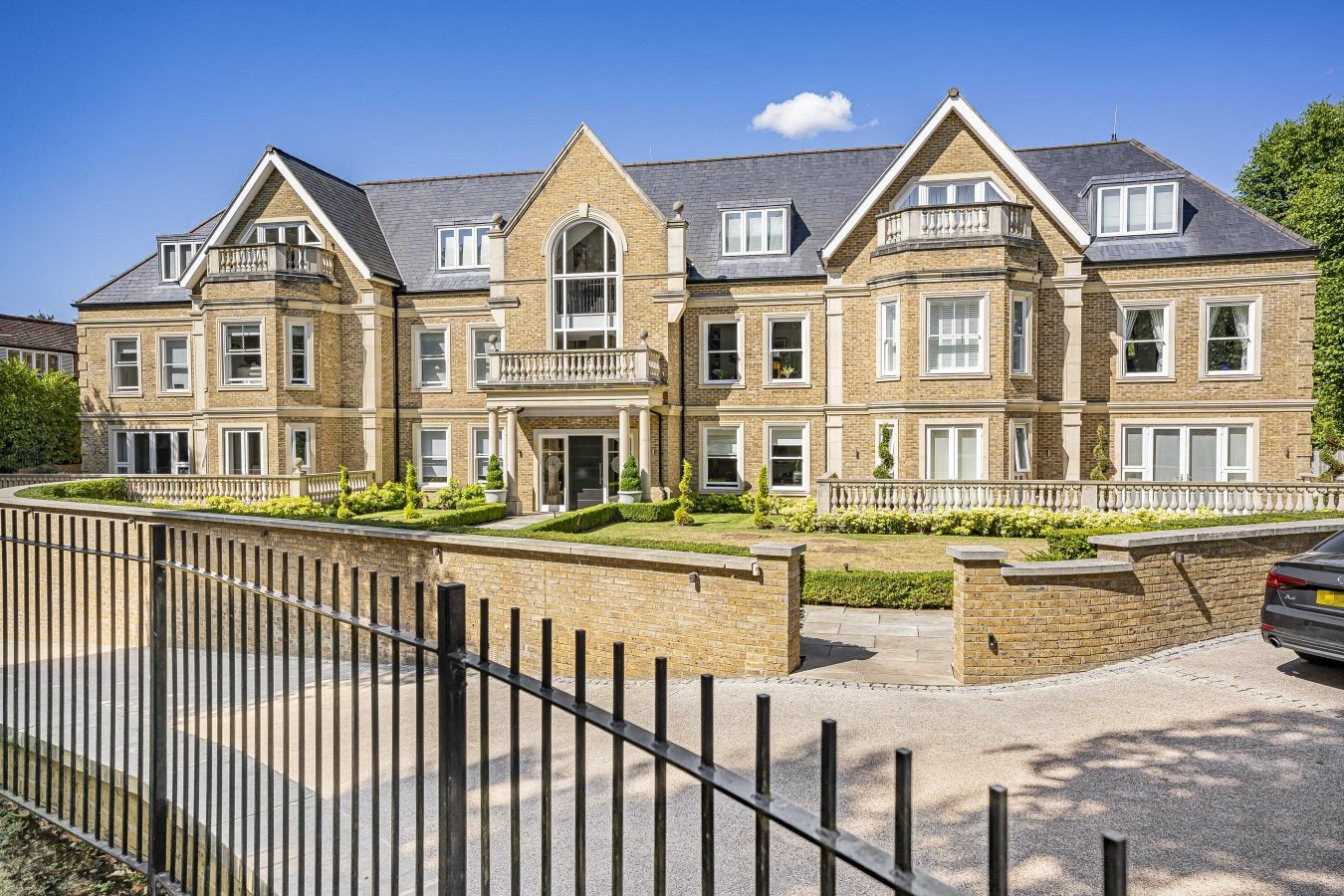 Flat Cockfosters Road in Greater London