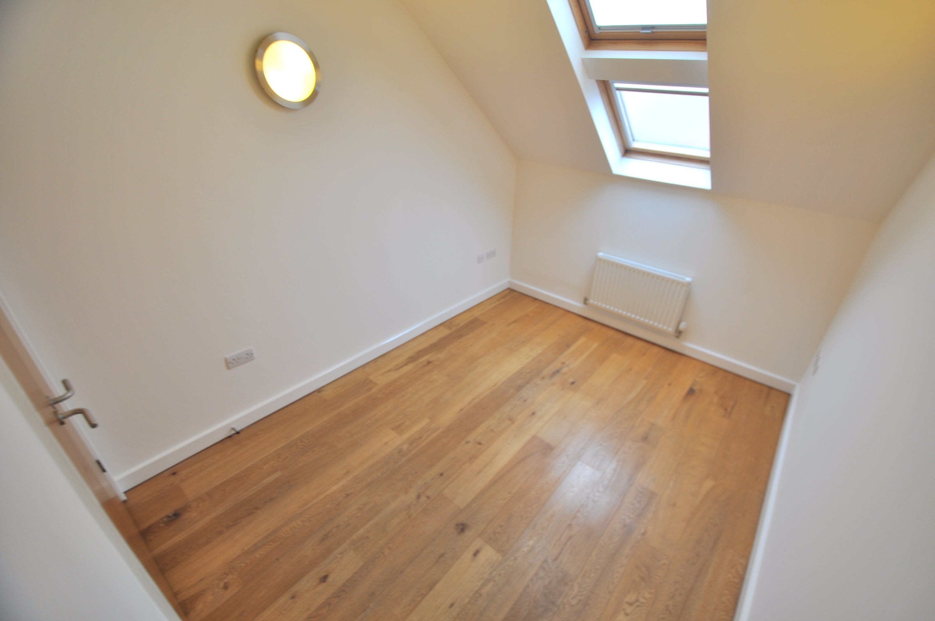 Flat Alcombe Road in Northampton