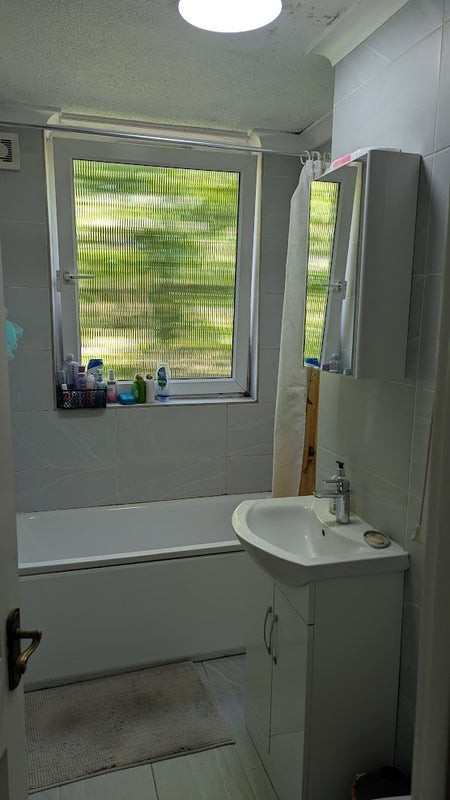 Flat Falmouth Road in Greater London