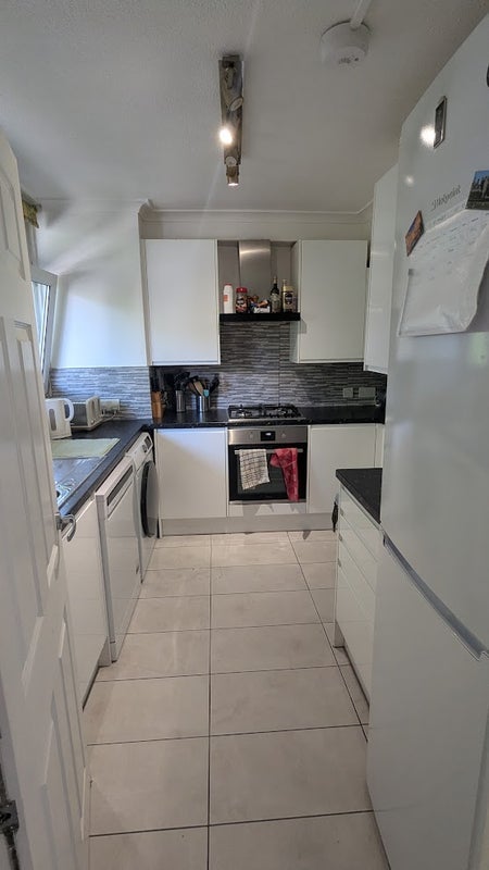 Flat Falmouth Road in Greater London