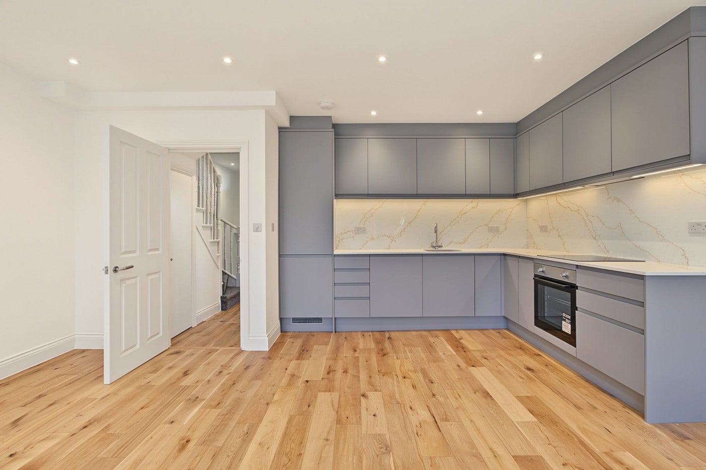 Flat Riversdale Road in Greater London