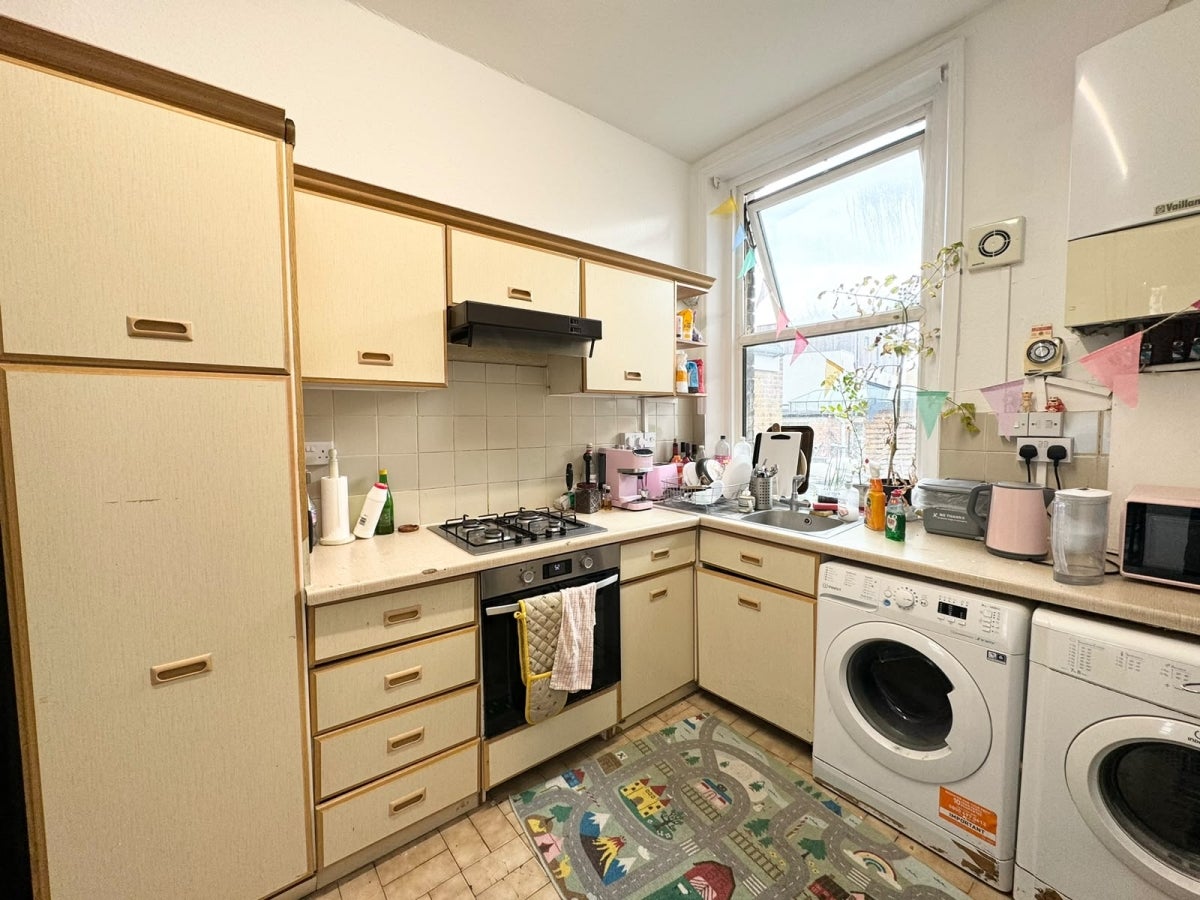 Flat Brecknock Road in Greater London