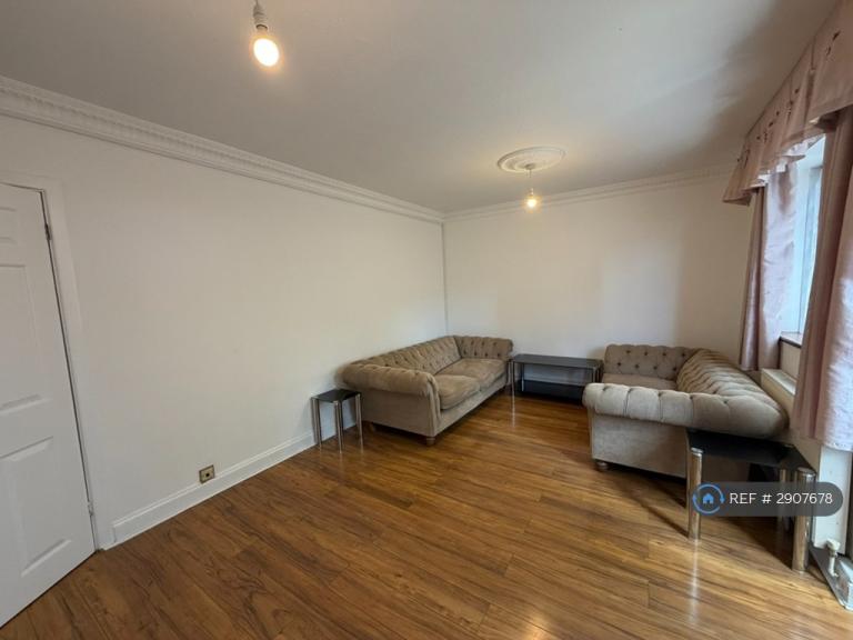 Flat Haldane Road in Greater London