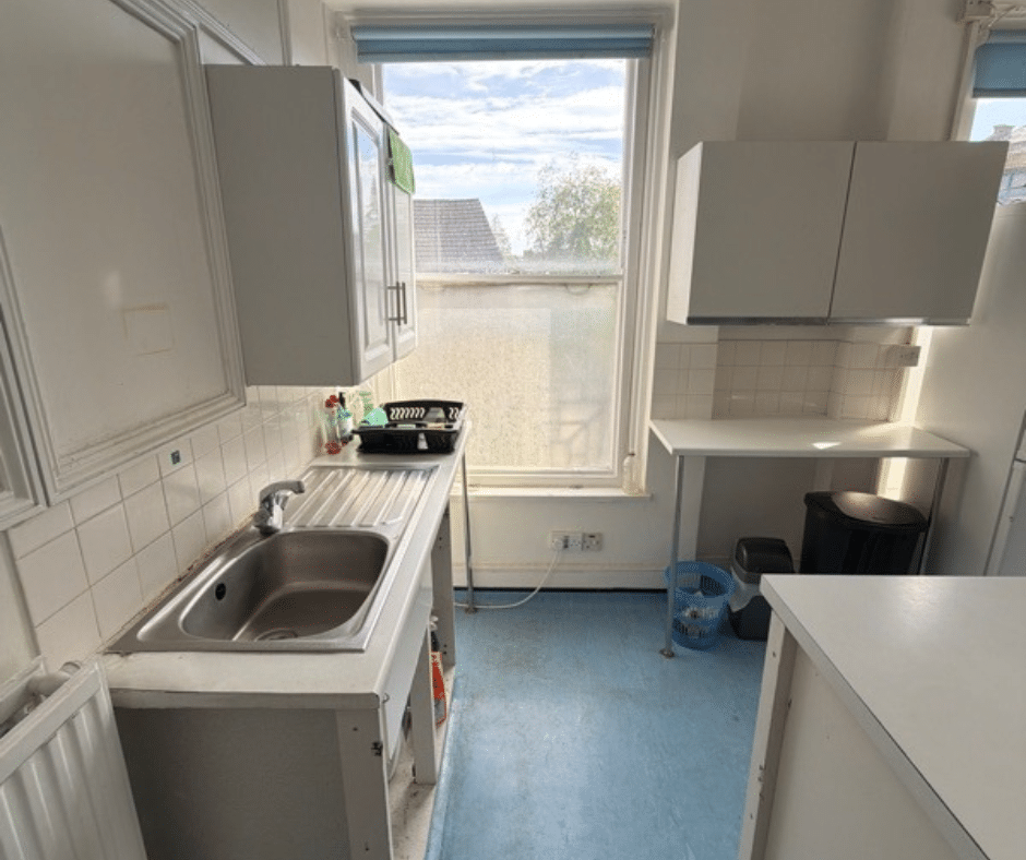 Room Kingsgate Road in Greater London