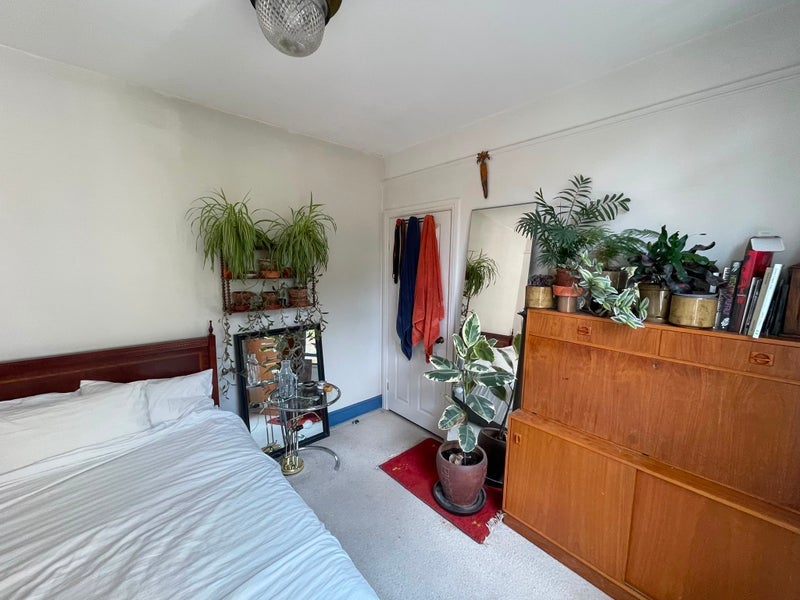 Room Commercial Way in Greater London