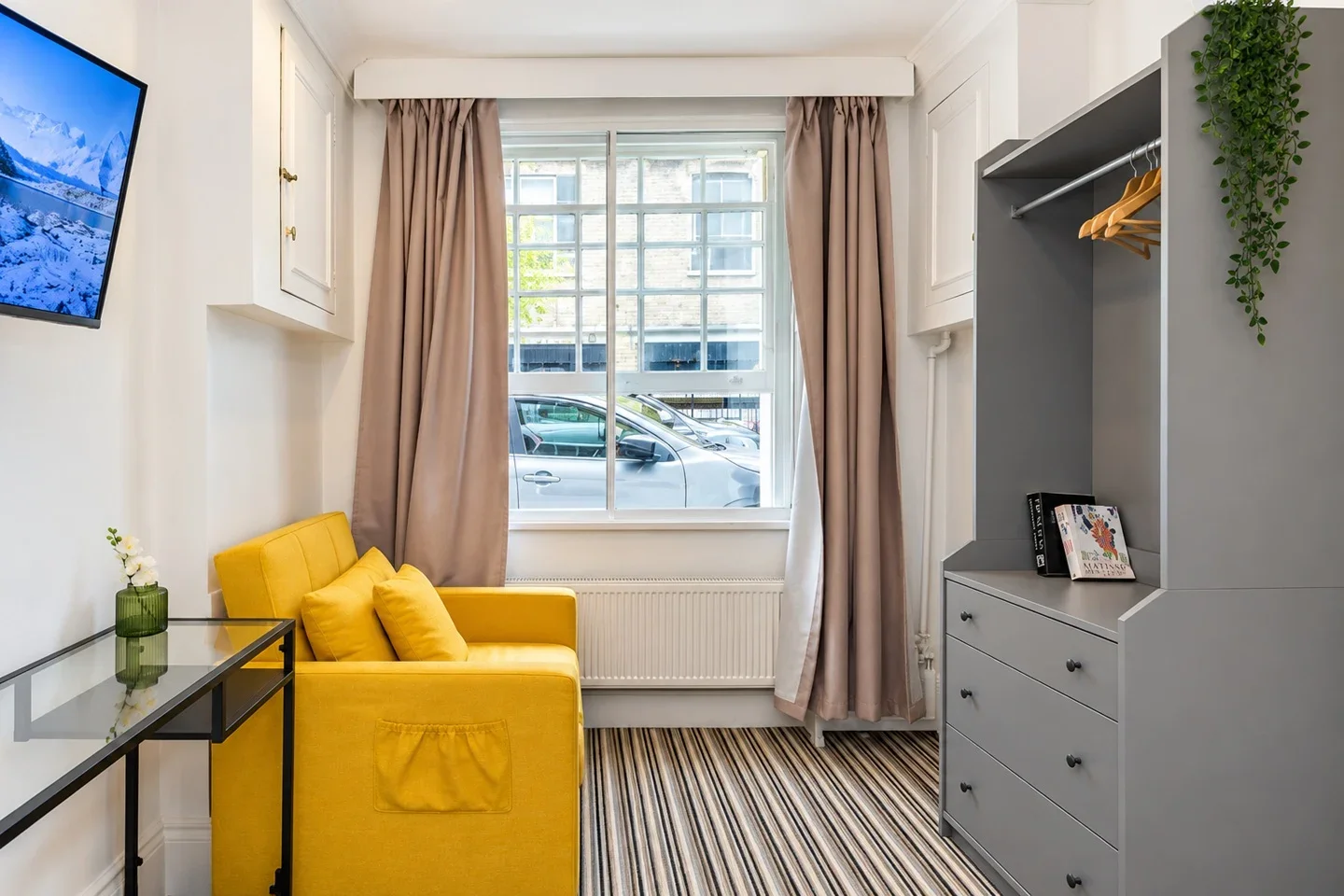 Room Studd Street in Greater London