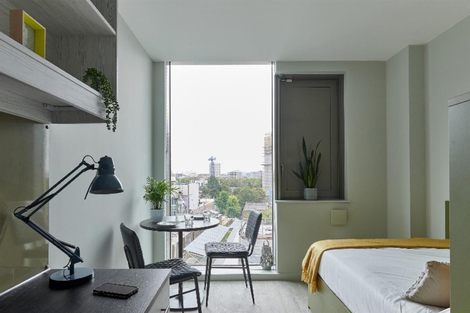 Flat Long Street in Greater London