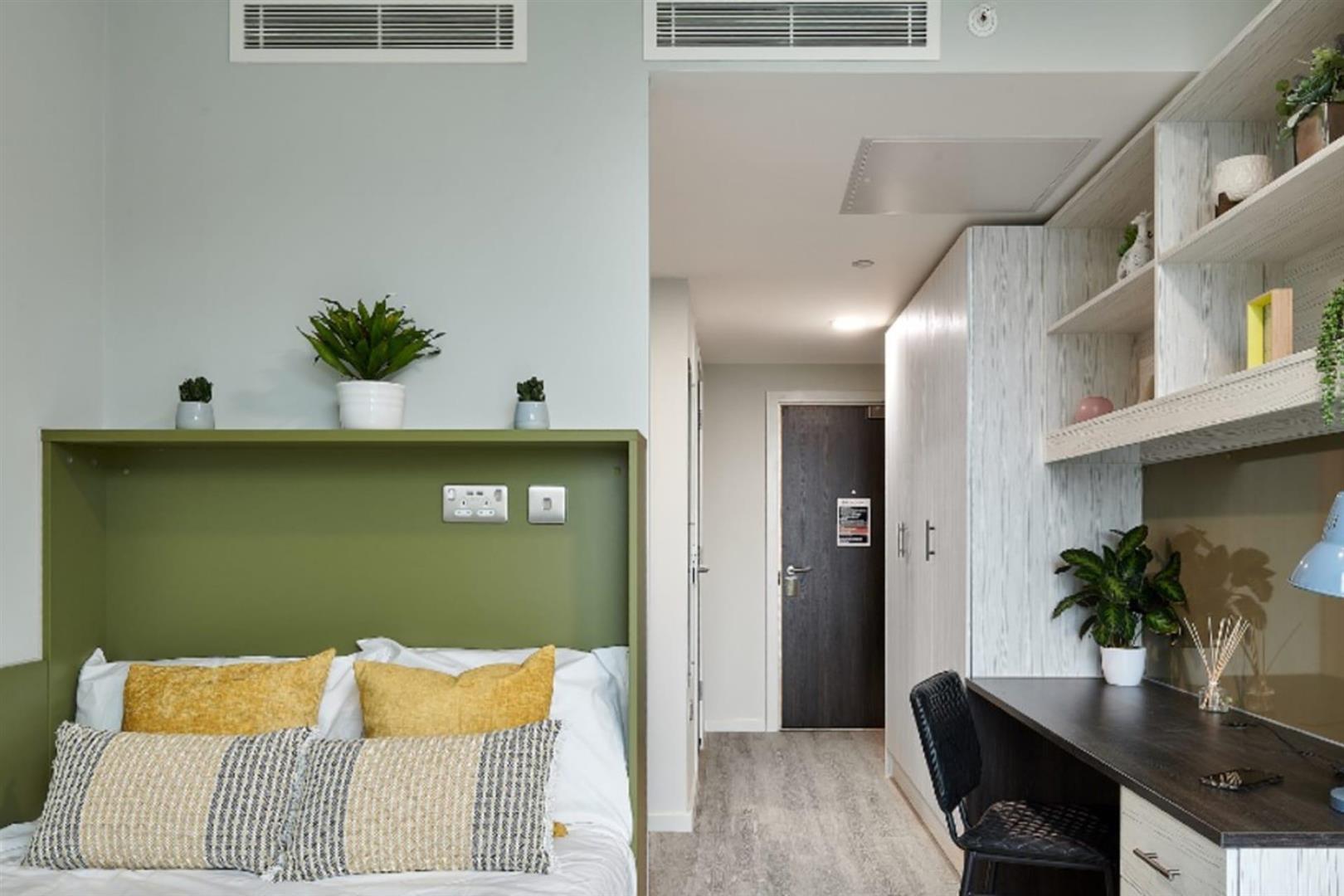 Flat Long Street in Greater London