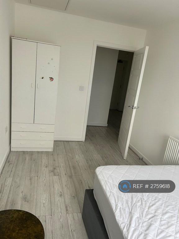 Room Tower Court in Greater London