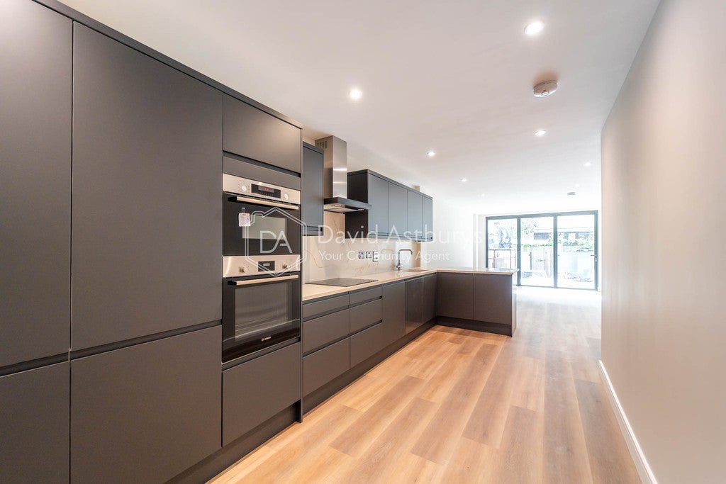 Flat Rochester Place in Greater London
