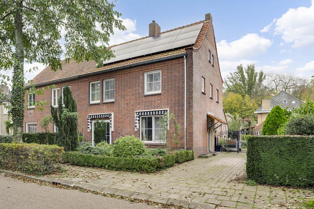 Huis Dorpstraat 33 in Buchten