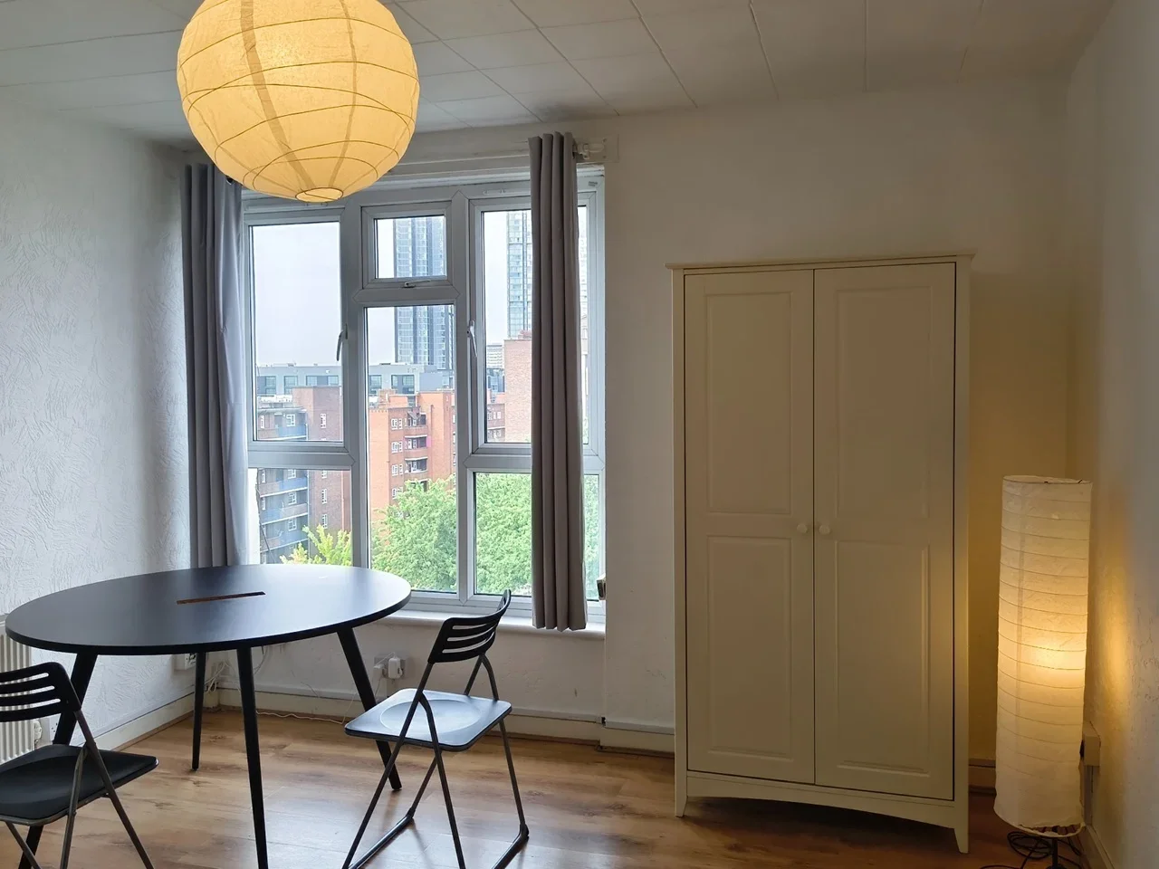 Flat Evelyn Walk in Greater London