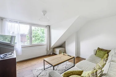 Flat Goldsmith Road in Greater London