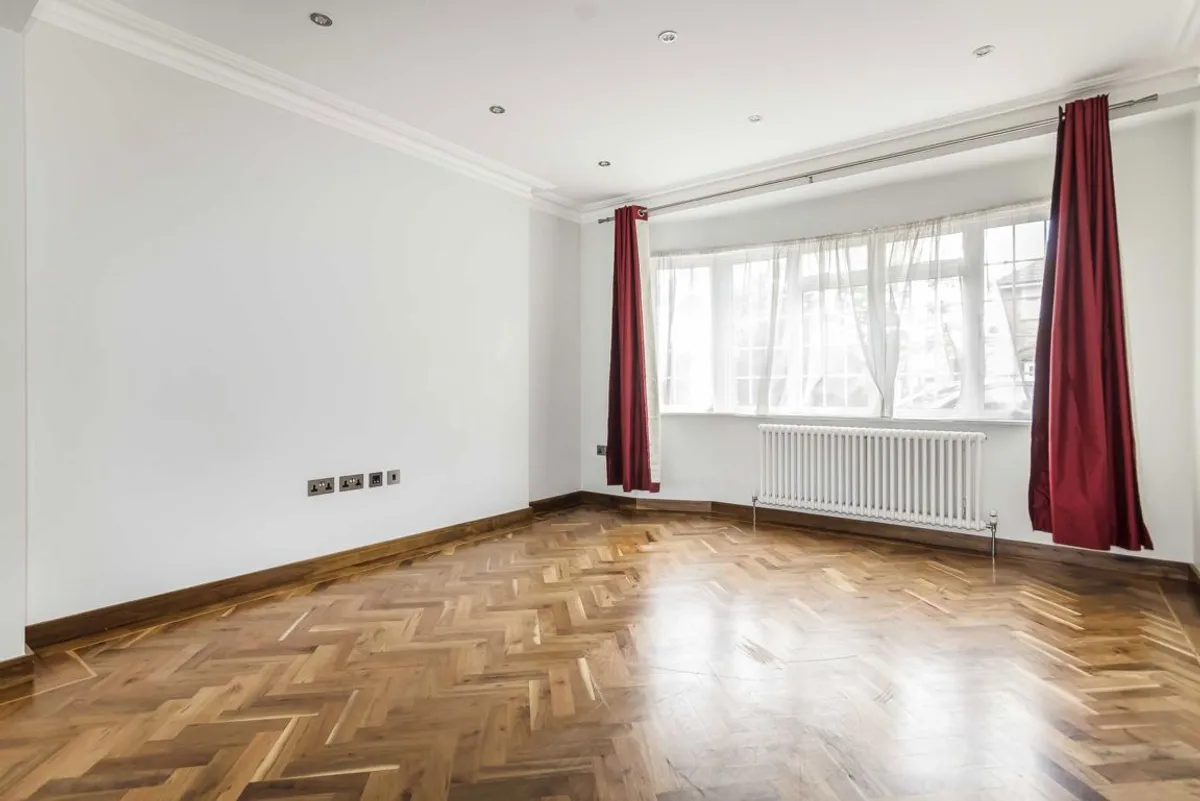 House Gibbon Road in Greater London