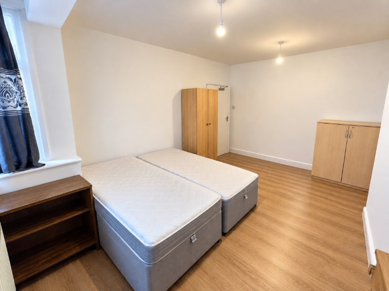 Room St. James' Road in Greater London