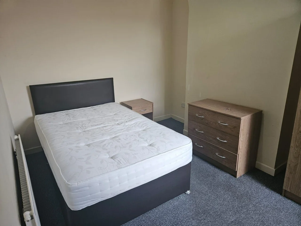 Room Olivia Street in Bootle